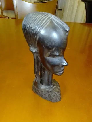 Figura arte africano, Busto de madera de ébano