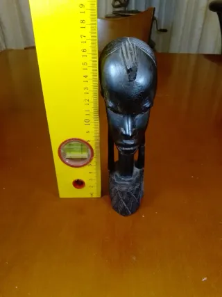 Figura arte africano, Busto de madera de ébano