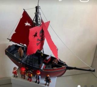 Barco pirata Playmobil + 5 figuras