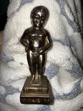 Figura Manneken Pis Bruselas Bronce