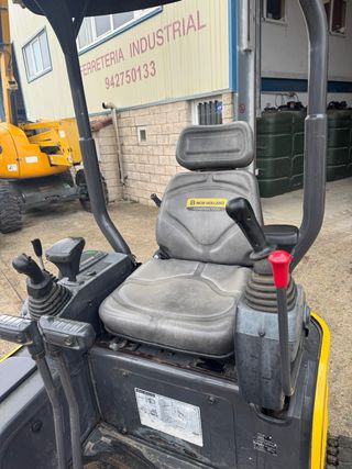 Mini excavadora New Holland E17C