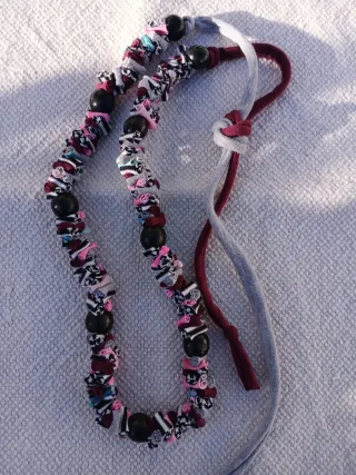 Collar artesanal.