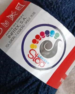 2 ovillos de lana Bambú azul marino. (Lanas Stop)