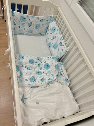 Cuna de madera para bebé