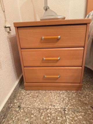 armario ,cómoda, mesilla ,cama 105 y lámpara inclu