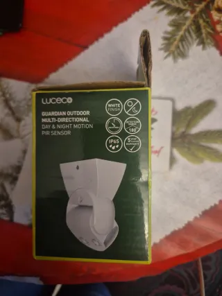 Sensor de movimiento exterior blanco