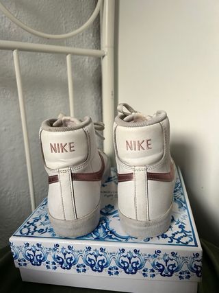 Nike Blazer Mid '77 Rosa y Blanco