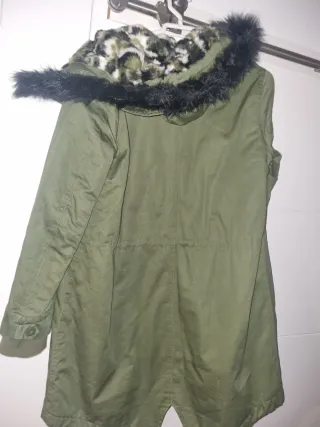 Parka verde con forro camuflaje