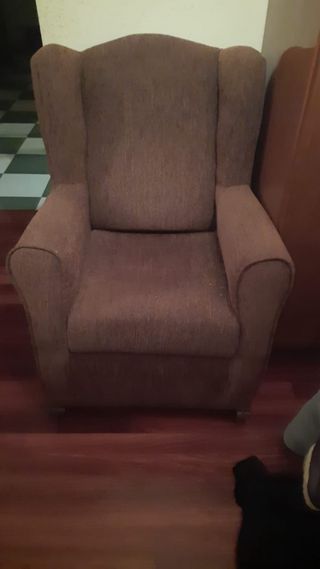 Sofá mecedora de tela marrón