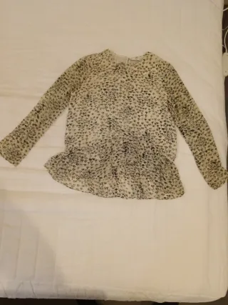 Camisa estampada beige y negra