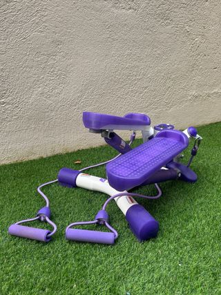 Mini Stepper Morado con Bandas de Resistencia