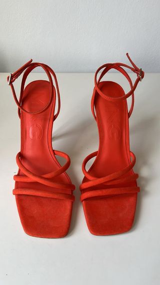 Sandalias Mango tacón tiras naranjas/rojas