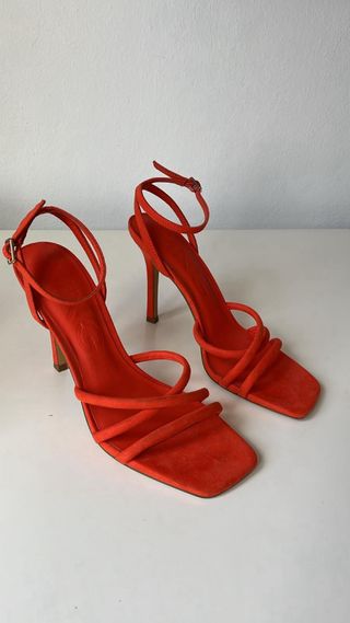 Sandalias Mango tacón tiras naranjas/rojas