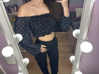 Blusa negra con lunares blancos