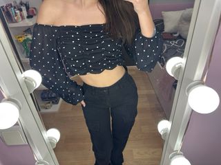 Blusa negra con lunares blancos