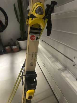 Esquís ROSSIGNOL con bastones