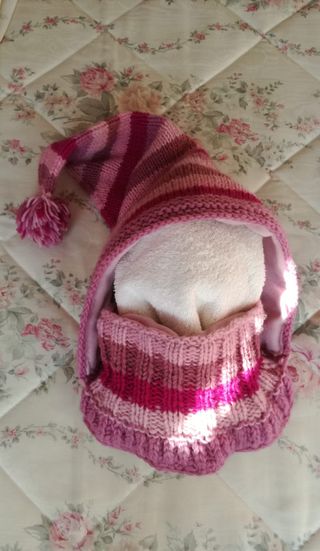 Gorro y buff tejido rosa y morado