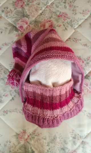 Gorro y buff tejido rosa y morado