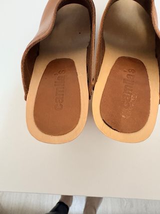 Zuecos de piel Camila's