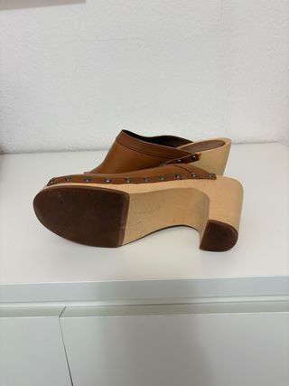 Zuecos de piel Camila's