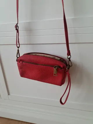 Bolso de piel rojo