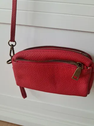 Bolso de piel rojo