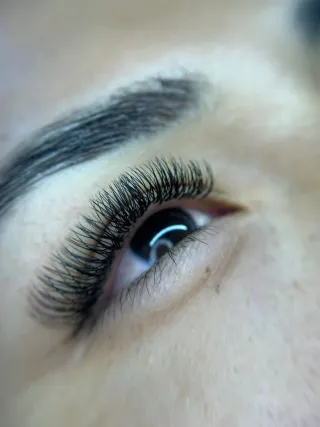 pestañas volumen, diseño, depilación y tinte de ce