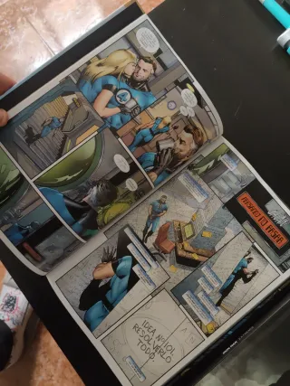 Marvel Must Have Comics - 4 fantásticos y Iron Man