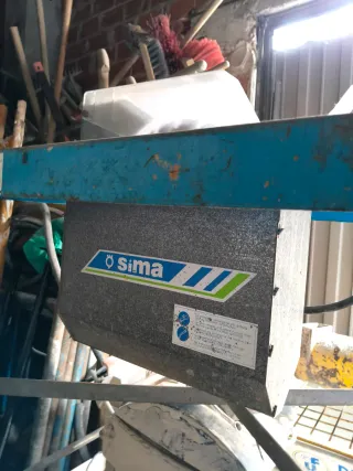 Sierra circular trifásica de mesa