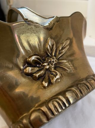 Cesto em bronze vintage com asa