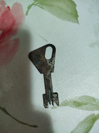 Llave antigua de metal oxidado