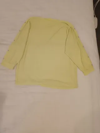 Camiseta amarilla manga larga