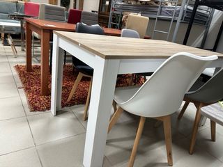 Mesa de comedor moderna