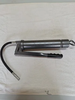 Pistola de engrasar con manguera
