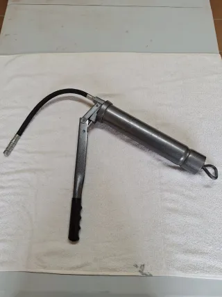 Pistola de engrasar con manguera