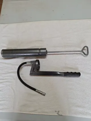 Pistola de engrasar con manguera