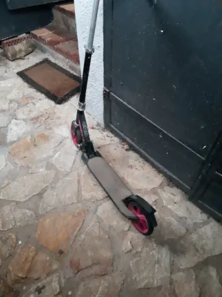 Patinete infantil rosa y negro