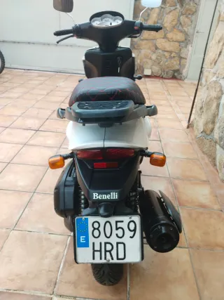 Moto scuter Benelli 125