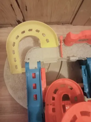 Garaje de coches de juguete