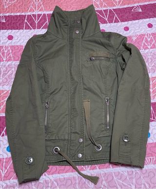 Chaqueta verde militar.