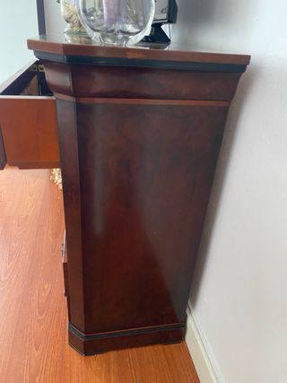 Cómoda Vintage Caoba con Detalles