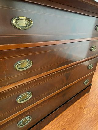 Cómoda Vintage Caoba con Detalles