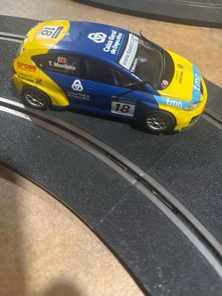 Coche Scalextric Vodafone