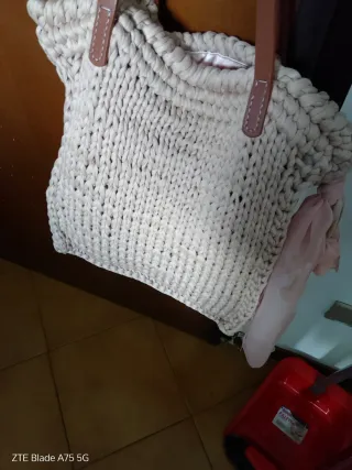 Borsa uncinetto rosa antico con dettagli rosa