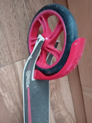 Patinete infantil rojo y negro