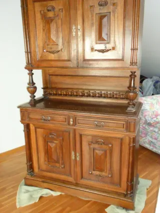 Alacena antigua de madera