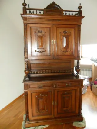 Alacena antigua de madera