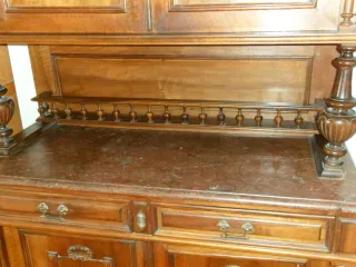 Alacena antigua de madera