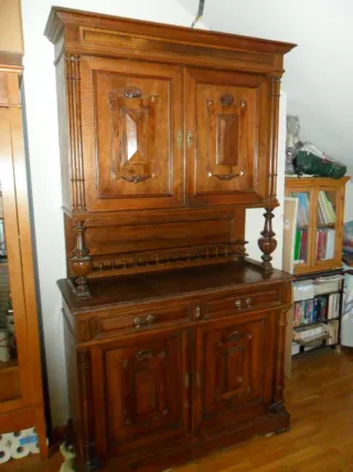 Alacena antigua de madera