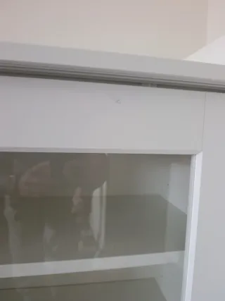 Vitrina de cristal y madera